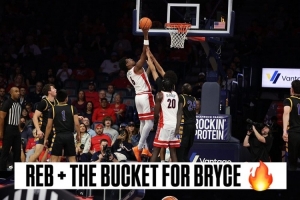 布萊斯摘下前場籃板補(bǔ)籃 詹姆斯轉(zhuǎn)發(fā)賽場照：耶 6號(hào)！