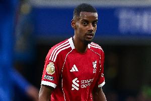 天價(jià)轉(zhuǎn)會(huì)未達(dá)預(yù)期！薩哈：伊薩克被身體狀態(tài)耽誤了，只需找回自信